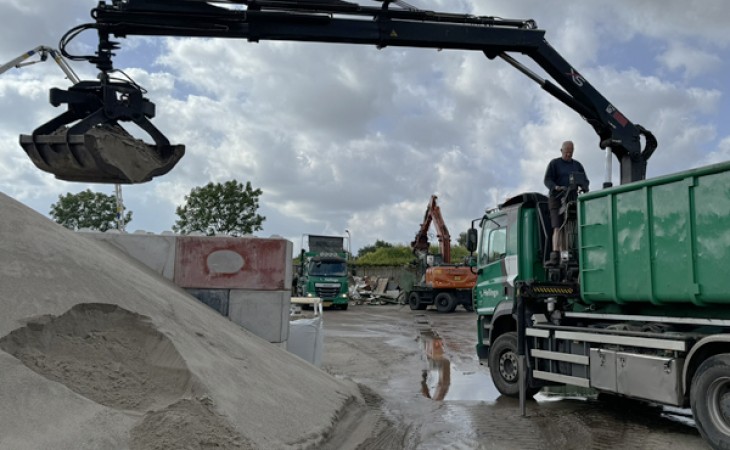 lossen met de boordkraan G Hellinga vierkant 1 v2